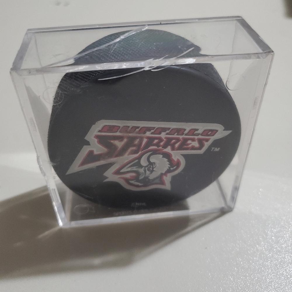 Buffalo Sabers Goathead 1999 Logo team red and black with Plastic case